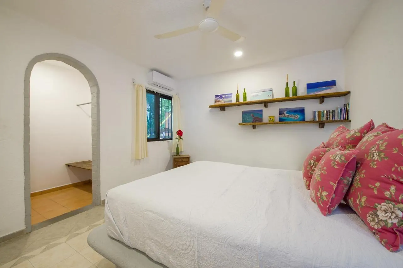 Апарт-отель Mi Casa Es Tu Casa Near Beach Apartments Плая-дель-Кармен